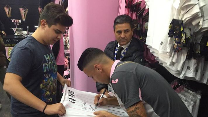 VIDEO, Lo Faso incontra i tifosi, foto e autografi per il classe ’98 VIDEO, Lo Faso incontra i tifosi, foto e autografi per il classe ’98