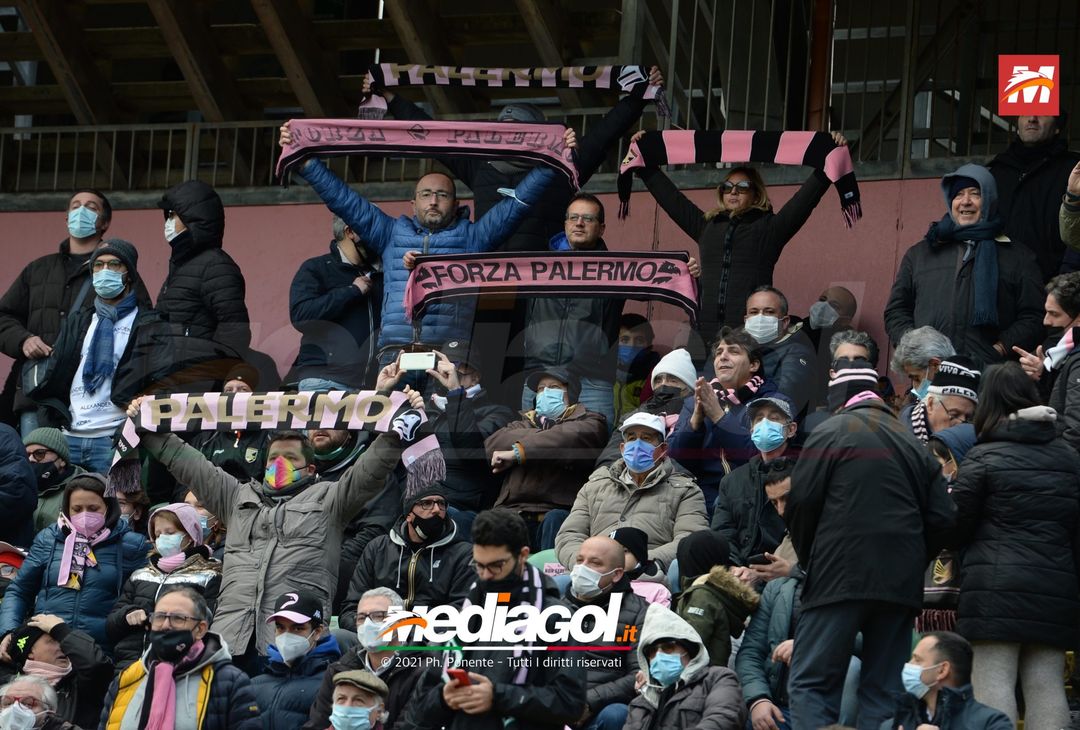 FOTO, i tifosi allo stadio per Palermo – Bari 0-0 (Gallery) - immagine 20
