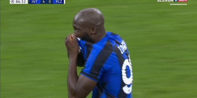 Foto: Prime Lukaku is back: subito gol. Poi il gesto d’amore: Big Rom esulta e bacia la maglia dell’Inter- immagine 2