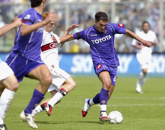FLORENCE, ITALY - MAY 7: Fiorentina's Valeri Bojinov controls the ball during the Serie A match between Fiorentina and Reggina at the Artemio Franchi Stadium, May 7, 2006 in Florence, Italy. (Photo by Newpress/Getty Images) Bojinov/2: “Lo dicevo a Dusan, Firenze vive per i Viola. Italiano? Un maestro”- immagine 2