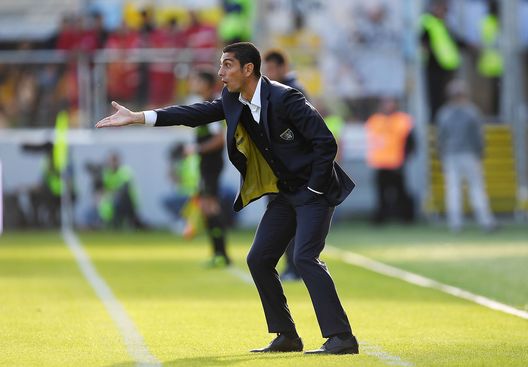 FROSINONE, ITALY - NOVEMBER 04: Coach of Frosinone Calcio Moreno Longo gestures during the Serie B match between Frosinone Calcio and Parma Calcio on November 4, 2017 in Frosinone, Italy. (Photo by Francesco Pecoraro/Getty Images) FROSINONE, ITALY - NOVEMBER 04: Coach of Frosinone Calcio Moreno Longo gestures during the Serie B match between Frosinone Calcio and Parma Calcio on November 4, 2017 in Frosinone, Italy. (Photo by Francesco Pecoraro/Getty Images)