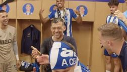 Sergio Conceicao, bagnato e titolato: la festa nello spogliatoio dei Dragoes
