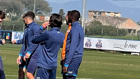 Verso Barcellona-Napoli, lavoro a parte per Tuanzebe: terapie per Lozano. Il report- immagine 2