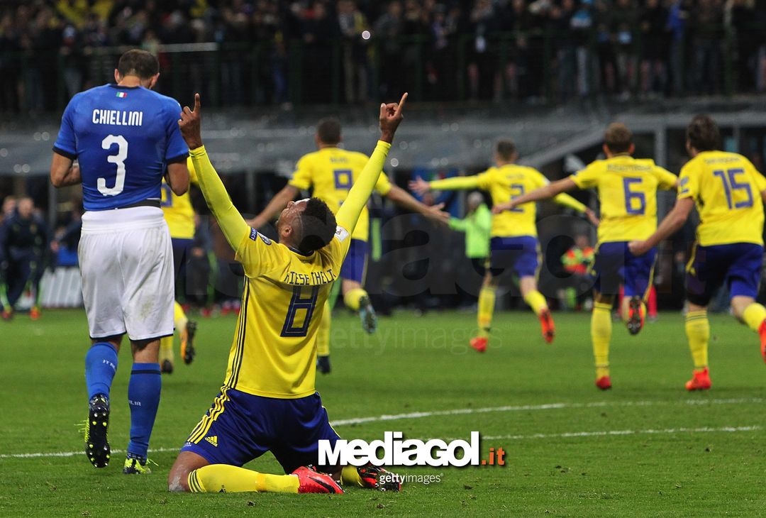  MILAN, ITALY - NOVEMBER 13:  Sweden's players celebrate at the end of the FIFA 2018 World Cup Qualifier Play-Off: Second Leg between Italy and Sweden at San Siro Stadium on November 13, 2017 in Milan, .  (Photo by Marco Luzzani/Getty Images) 