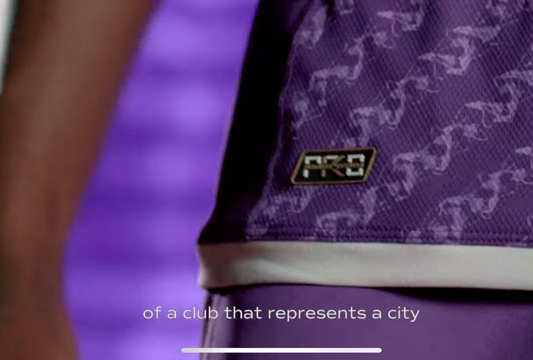 FOTO – I dettagli della nuova divisa della Fiorentina: dal colletto al DNA - immagine 10