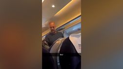 Un tifoso trova Guardiola sul suo stesso treno e non ci crede! | VIDEO