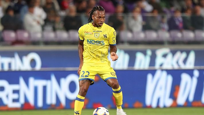 FLORENCE, ITALY - AUGUST 26: Joel Obi of AC Chievo Verona in action during the serie A match between ACF Fiorentina and Chievo Verona at Stadio Artemio Franchi on August 26, 2018 in Florence, Italy. (Photo by Gabriele Maltinti/Getty Images) FLORENCE, ITALY - AUGUST 26: Joel Obi of AC Chievo Verona in action during the serie A match between ACF Fiorentina and Chievo Verona at Stadio Artemio Franchi on August 26, 2018 in Florence, Italy. (Photo by Gabriele Maltinti/Getty Images)