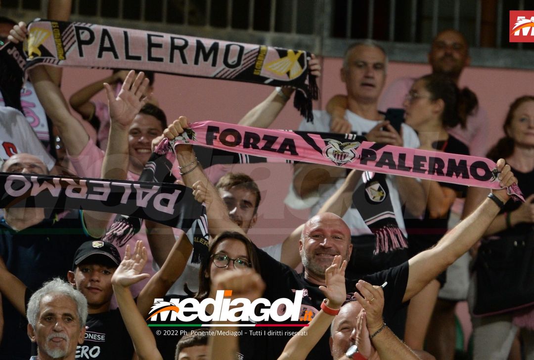 FOTOTIFO, Palermo-Genoa 1-0: i tifosi allo stadio “Renzo Barbera” (Gallery) - immagine 5