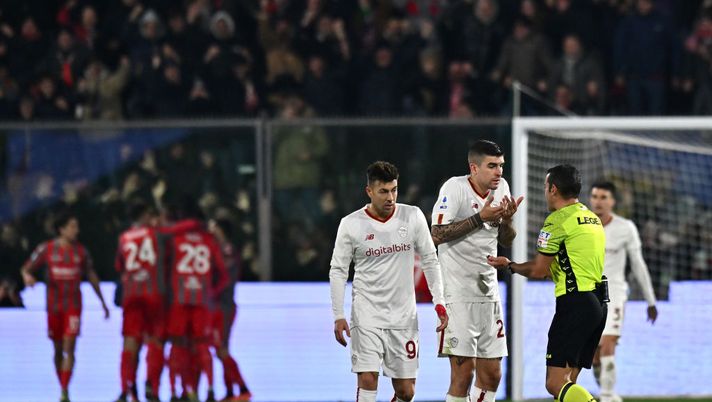 Serra, chi è l’arbitro che ha pianto in Milan-Spezia e ha fatto infuriare Mourinho - immagine 1