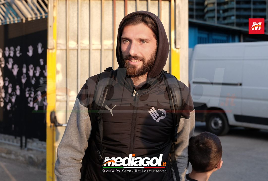 FOTO PALERMO: I giocatori del Palermo scattano selfie con i tifosi (GALLERY) - immagine 30