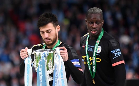 David Silva e la Carabao Cup dopo la finale vinta con l'Aston Villa lo scorso 1' marzo David Silva e la Carabao Cup dopo la finale vinta con l'Aston Villa lo scorso 1' marzo