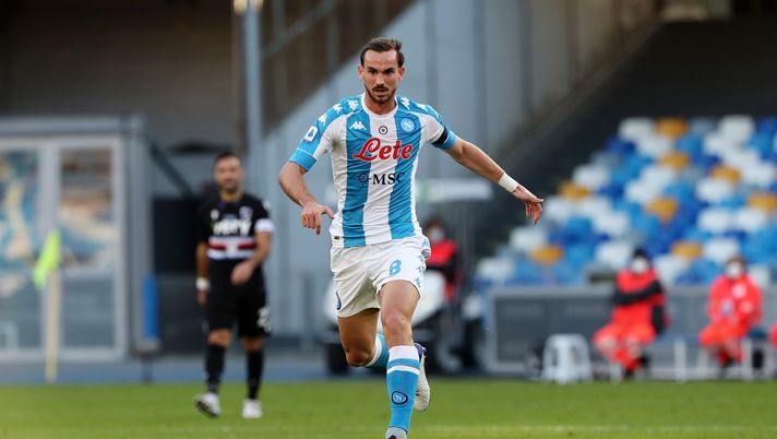 NAPLES, ITALY - DECEMBER 13: Fabian Ruiz of SSC Napoli during the Serie A match between SSC Napoli and UC Sampdoria at Stadio Diego Armando Maradona on December 13, 2020 in Naples, Italy. Sporting stadiums around Italy remain under strict restrictions due to the Coronavirus Pandemic as Government social distancing laws prohibit fans inside venues resulting in games being played behind closed doors. (Photo by Francesco Pecoraro/Getty Images) NAPLES, ITALY - DECEMBER 13: Fabian Ruiz of SSC Napoli during the Serie A match between SSC Napoli and UC Sampdoria at Stadio Diego Armando Maradona on December 13, 2020 in Naples, Italy. Sporting stadiums around Italy remain under strict restrictions due to the Coronavirus Pandemic as Government social distancing laws prohibit fans inside venues resulting in games being played behind closed doors. (Photo by Francesco Pecoraro/Getty Images)