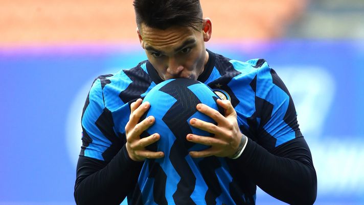 MILAN, ITALY - JANUARY 03: Lautaro Martinez of Inter Milan celebrates after scoring their team's third goal during the Serie A match between FC Internazionale and FC Crotone at Stadio Giuseppe Meazza on January 03, 2021 in Milan, Italy. Sporting stadiums around Italy remain under strict restrictions due to the Coronavirus Pandemic as Government social distancing laws prohibit fans inside venues resulting in games being played behind closed doors. (Photo by Marco Luzzani/Getty Images) MILAN, ITALY - JANUARY 03: Lautaro Martinez of Inter Milan celebrates after scoring their team's third goal during the Serie A match between FC Internazionale and FC Crotone at Stadio Giuseppe Meazza on January 03, 2021 in Milan, Italy. Sporting stadiums around Italy remain under strict restrictions due to the Coronavirus Pandemic as Government social distancing laws prohibit fans inside venues resulting in games being played behind closed doors. (Photo by Marco Luzzani/Getty Images)