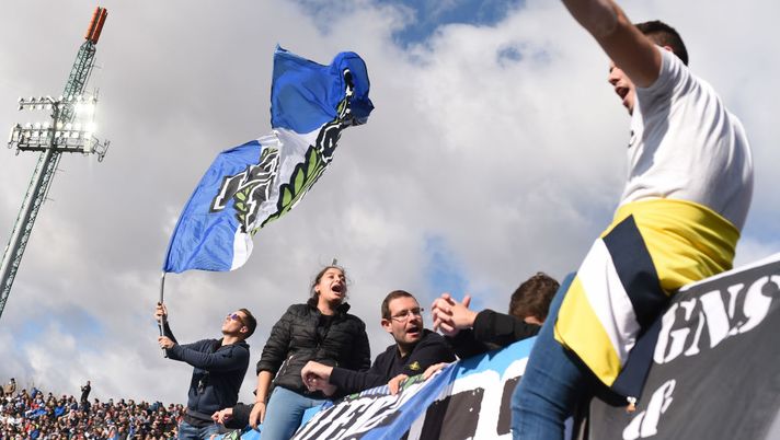 LEGANES, SPAIN - NOVEMBER 23: Getafe fans cheer on their team during the Liga match between CD Leganes and FC Barcelona at Estadio Municipal de Butarque on November 23, 2019 in Leganes, Spain. (Photo by Denis Doyle/Getty Images) LEGANES, SPAIN - NOVEMBER 23: Getafe fans cheer on their team during the Liga match between CD Leganes and FC Barcelona at Estadio Municipal de Butarque on November 23, 2019 in Leganes, Spain. (Photo by Denis Doyle/Getty Images)