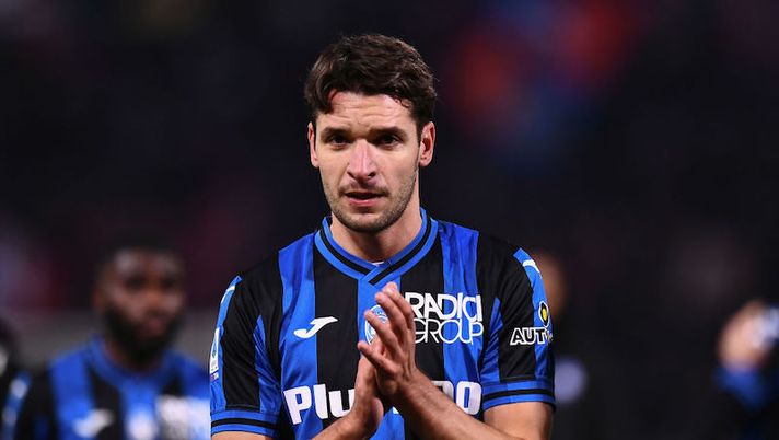 BOLOGNA, ITALY - JANUARY 09: Berat Djimsiti of Atalanta BC celebrates following the team's victory in the Serie A match between Bologna FC and Atalanta BC at Stadio Renato Dall'Ara on January 09, 2023 in Bologna, Italy. (Photo by Alessandro Sabattini/Getty Images) DAI CAMPI – Djimsiti, l’esito degli esami e i tempi! Orsolini, Zirkzee, Arnautovic, Immobile, Sottil… - immagine 1