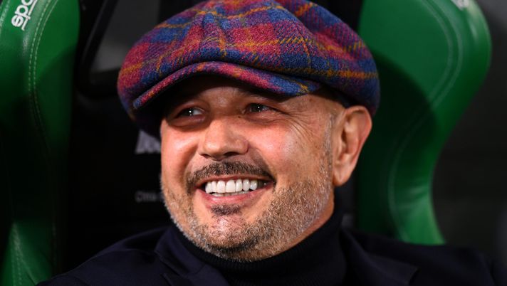 REGGIO NELL'EMILIA, ITALY - FEBRUARY 20: Sinisa Mihajlovic, Head Coach of Bologna F.C. 1909 looks on prior to the Serie A match between US Sassuolo and Bologna FC at Mapei Stadium - Città del Tricolore on February 20, 2021 in Reggio nell'Emilia, Italy. Sporting stadiums around Italy remain under strict restrictions due to the Coronavirus Pandemic as Government social distancing laws prohibit fans inside venues resulting in games being played behind closed doors. (Photo by Alessandro Sabattini/Getty Images) De Laurentiis ricorda Mihajlovic e svela: “Volevo portarlo a Napoli” - immagine 1