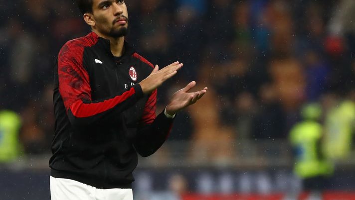 MILAN, ITALY - OCTOBER 20: Lucas Paqueta of AC Milan salutes the crowd at the end of the Serie A match between AC Milan and US Lecce at Stadio Giuseppe Meazza on October 20, 2019 in Milan, Italy. (Photo by Marco Luzzani/Getty Images) MILAN, ITALY - OCTOBER 20: Lucas Paqueta of AC Milan salutes the crowd at the end of the Serie A match between AC Milan and US Lecce at Stadio Giuseppe Meazza on October 20, 2019 in Milan, Italy. (Photo by Marco Luzzani/Getty Images)