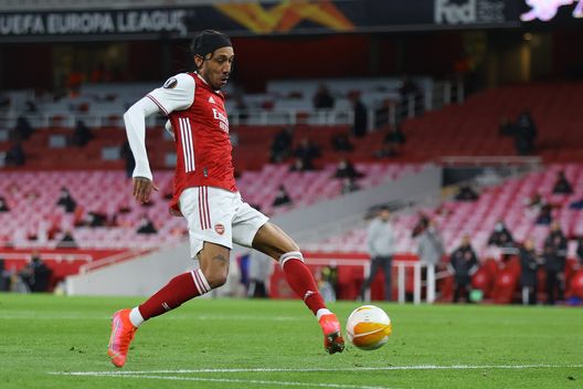 LONDON, ENGLAND - APRIL 08: Pierre-Emerick Aubameyang of Arsenal shoots during the UEFA Europa League Quarter Final First Leg match between Arsenal FC and Slavia Praha at Emirates Stadium on April 08, 2021 in London, England. Sporting stadiums around Europe remain under strict restrictions due to the Coronavirus Pandemic as Government social distancing laws prohibit fans inside venues resulting in games being played behind closed doors. (Photo by Julian Finney/Getty Images) LONDON, ENGLAND - APRIL 08: Pierre-Emerick Aubameyang of Arsenal shoots during the UEFA Europa League Quarter Final First Leg match between Arsenal FC and Slavia Praha at Emirates Stadium on April 08, 2021 in London, England. Sporting stadiums around Europe remain under strict restrictions due to the Coronavirus Pandemic as Government social distancing laws prohibit fans inside venues resulting in games being played behind closed doors. (Photo by Julian Finney/Getty Images)