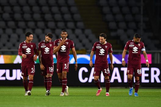 TURIN, ITALY - MAY 23: Gleison Bremer of Torino F.C. celebrates after scoring their team's first goal with Simone Verdi, Armando Izzo, Tomas Rincon and Antonio Sanabria during the Serie A match between Torino FC v Benevento Calcio at Olimpico Stadium on May 23, 2021 in Turin, Italy. Sporting stadiums around Italy remain under strict restrictions due to the Coronavirus Pandemic as Government social distancing laws prohibit fans inside venues resulting in games being played behind closed doors. (Photo by Valerio Pennicino/Getty Images) TURIN, ITALY - MAY 23: Gleison Bremer of Torino F.C. celebrates after scoring their team's first goal with Simone Verdi, Armando Izzo, Tomas Rincon and Antonio Sanabria during the Serie A match between Torino FC v Benevento Calcio at Olimpico Stadium on May 23, 2021 in Turin, Italy. Sporting stadiums around Italy remain under strict restrictions due to the Coronavirus Pandemic as Government social distancing laws prohibit fans inside venues resulting in games being played behind closed doors. (Photo by Valerio Pennicino/Getty Images)