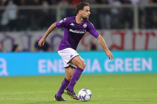 FLORENCE, ITALY - OCTOBER 22: Giacomo Bonaventura of ACF Fiorentina in action during the Serie A match between ACF Fiorentina and FC Internazionale at Stadio Artemio Franchi on October 22, 2022 in Florence, Italy. (Photo by Gabriele Maltinti/Getty Images) Bonaventura: “Oggi buona gara. Futuro? Sto bene qui, la società è ottimista”- immagine 2