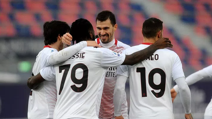 L'esultanza dei giocatori rossoneri per il gol di Franck Kessié in Bologna-Milan 1-2 (Serie A 2020-2021) | AC Milan News (Getty Images)