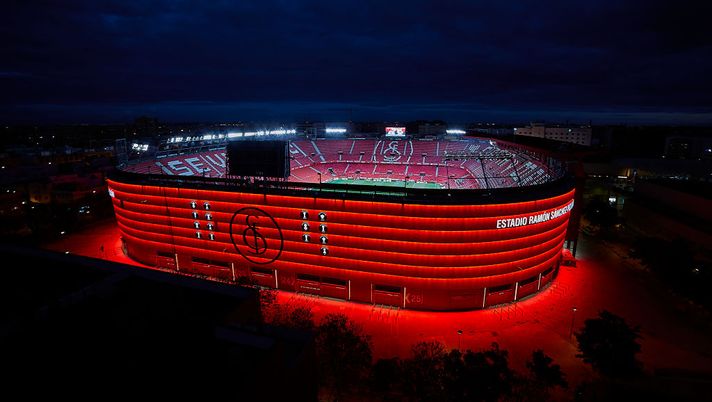 SEVILLE, SPAIN - JUNE 11: A general view outside the empty stadium during the Liga match between Sevilla FC and Real Betis at Ramon Sanchez Pizjuan on June 11, 2020 in Seville, Spain. (Photo by Fran Santiago/Getty Images) 