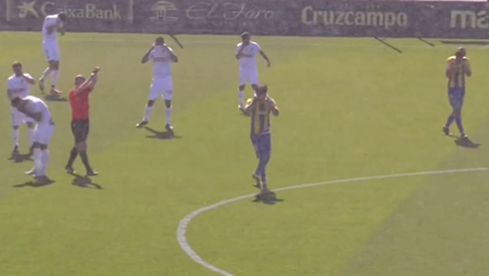 Spagna, enorme invasione di zanzare: partita sospesa tra punture e collirio per gli occhi - immagine 1