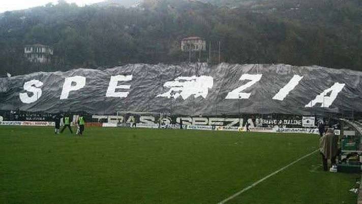 La curva dello Spezia raccontata da museogrigio.it La curva dello Spezia raccontata da museogrigio.it