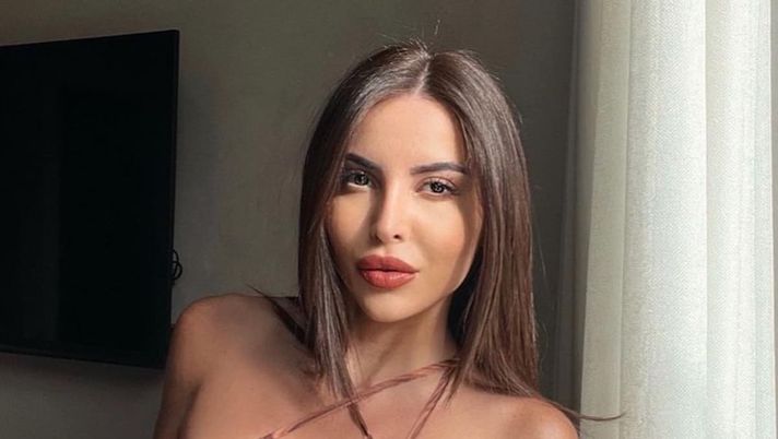 Marialuisa Jacobelli fa impazzire i fan: il décolleté è davvero da urlo - immagine 1