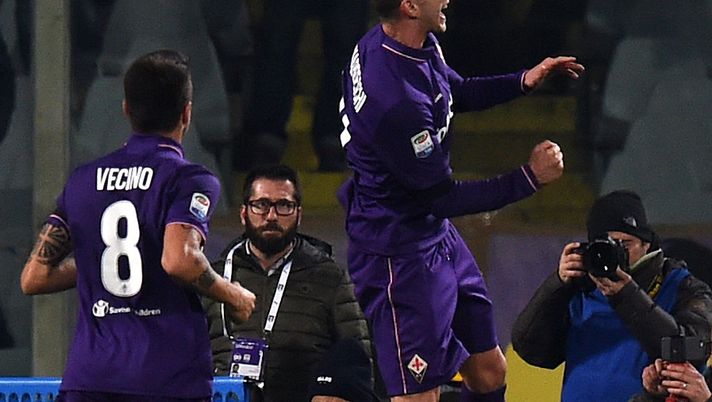 FLORENCE, ITALY - DECEMBER 04:  Federico Bernardeschi of Fiorentina celebrates after scoring the opening goal during the Serie A match between ACF Fiorentina and US Citta di Palermo at Stadio Artemio Franchi on December 4, 2016 in Florence, Italy.  (Photo by Tullio M. Puglia/Getty Images) 