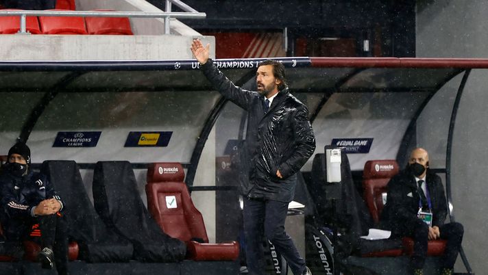 Andrea Pirlo a Budapest (Photo by Laszlo Szirtesi/Getty Images) Andrea Pirlo a Budapest (Photo by Laszlo Szirtesi/Getty Images)