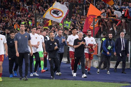 Getty Images Roma-Venezia, giro di campo per la squadra. La Sud: “Ora scrivete la storia”- immagine 2