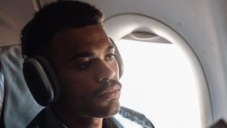 GALLERY Ospite speciale nell’aereo degli azzurri in volo per Barcellona