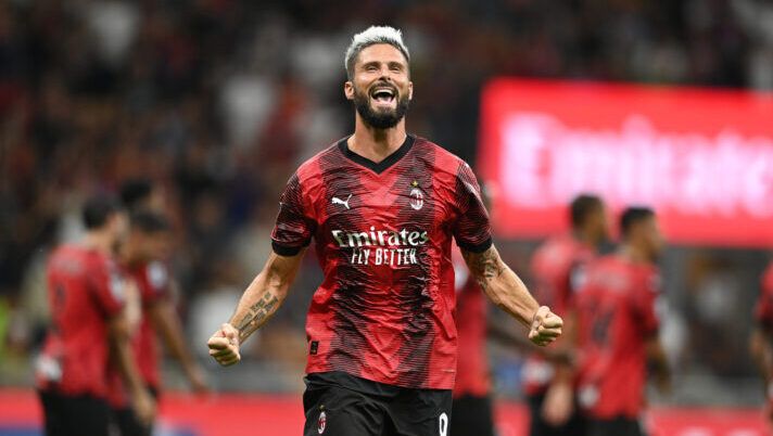 MILAN, ITALY - AUGUST 26: Olivier Giroud of AC Milan celebrates after scoring the goal during the Serie A TIM match between AC Milan and Torino FC at Stadio Giuseppe Meazza on August 26, 2023 in Milan, Italy. (Photo by Claudio Villa/AC Milan via Getty Images) NEWS – Kristensen, Mario Rui, Nzola, Sanabria, Giroud, de Vrij, Martin, Dia, Pogba: le novità - immagine 1