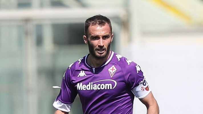 FLORENCE, ITALY - APRIL 25: German Pezzella of ACF Fiorentina in action during the Serie A match between ACF Fiorentina and Juventus at Stadio Artemio Franchi on April 25, 2021 in Florence, Italy. Sporting stadiums around Italy remain under strict restrictions due to the Coronavirus Pandemic as Government social distancing laws prohibit fans inside venues resulting in games being played behind closed doors. (Photo by Gabriele Maltinti/Getty Images) FLORENCE, ITALY - APRIL 25: German Pezzella of ACF Fiorentina in action during the Serie A match between ACF Fiorentina and Juventus at Stadio Artemio Franchi on April 25, 2021 in Florence, Italy. Sporting stadiums around Italy remain under strict restrictions due to the Coronavirus Pandemic as Government social distancing laws prohibit fans inside venues resulting in games being played behind closed doors. (Photo by Gabriele Maltinti/Getty Images)