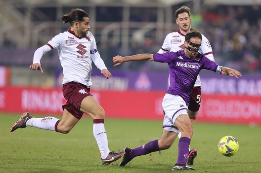 FLORENCE, ITALY - FEBRUARY 01: Ricardo Iván Rodríguez Araya of Torino FC in action against Giacomo Bonaventura of ACF Fiorentina during the Coppa Italia Quarter Final matcy between Fiorentina and Torino at Stadio Artemio Franchi on February 1, 2023 in Florence, Italy. (Photo by Gabriele Maltinti/Getty Images) Torino, c’è l’obbligo di vittoria contro l’Udinese: in casa manca da novembre- immagine 2