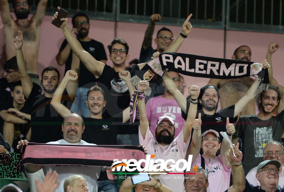 FOTOTIFO, Palermo-Genoa 1-0: i tifosi allo stadio “Renzo Barbera” (Gallery) - immagine 79