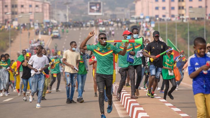 Camerun, i tifosi fanno una statua ad Eto’o: più alta di quella della Vergine Maria… Camerun, i tifosi fanno una statua ad Eto’o: più alta di quella della Vergine Maria… - immagine 1