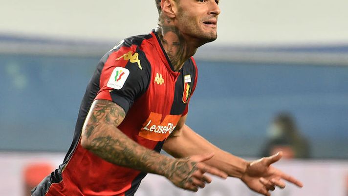 GENOA, ITALY - NOVEMBER 26: Gianluca Scamacca of Genoa CFC celebrates after scoring the goal 3-1 during the Coppa Italia match between UC Sampdoria and Genoa CFC at Stadio Luigi Ferraris on November 26, 2020 in Genoa, Italy. (Photo by Paolo Rattini/Getty Images) Genoa, novità Rovella e risale Scamacca: tutte le scelte di formazione anti-Juve - immagine 1