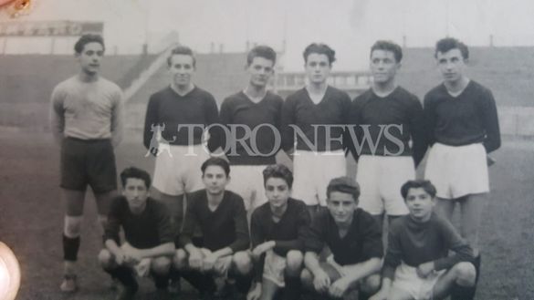  Una squadra giovanile del Torino negli anni Quaranta: il giovanissimo Audisio è il secondo accosciato da sinistra. 