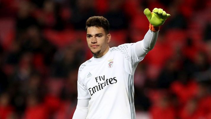LISBON, PORTUGAL - FEBRUARY 14:  Ederson, goalkeeper of Benfica gestures during the UEFA Champions League Round of 16 first leg match between  SL Benfica and Borussia Dortmund at Estadio da Luz on February 14, 2017 in Lisbon, Portugal.  (Photo by Lars Baron/Bongarts/Getty Images) 