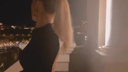 VIDEO / Ilary Blasi, la scollatura sulla schiena è vertiginosa: lato b in evidenza