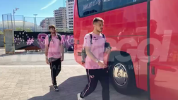 VIDEO Palermo, squadra in partenza per Terni: i rosa lasciano il “Renzo Barbera”