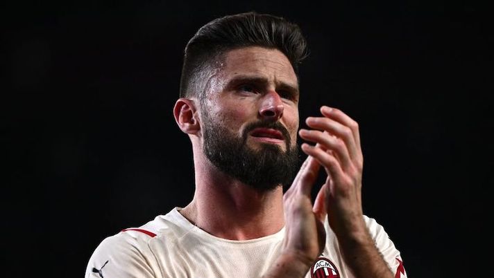 AC Milans French forward Olivier Giroud gestures at the end of the Italian Serie A football match between Torino and AC Milan at The Olympic Stadium in Turin on April 10, 2022. (Photo by MARCO BERTORELLO / AFP) (Photo by MARCO BERTORELLO/AFP via Getty Images) Milan ko 2-3 in amichevole, i top e i flop: Diaz, Rebic, Messias, Adli. E il rigorista… - immagine 1