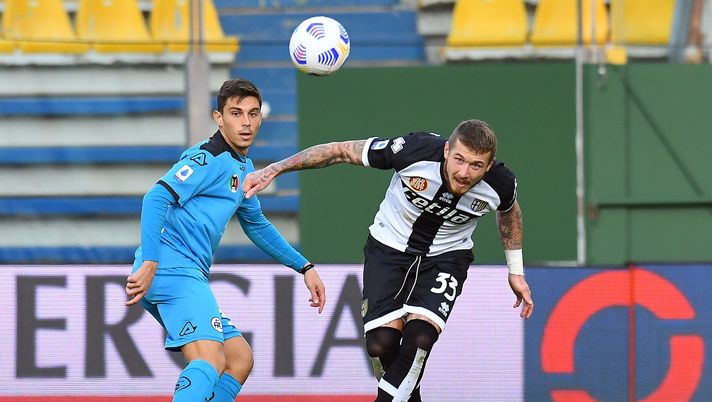 PARMA, ITALY - OCTOBER 25: Juraj Kucka of Parma Calcio in action during the Serie A match between Parma Calcio and Spezia Calcio at Stadio Ennio Tardini on October 25, 2020 in Parma, Italy. (Photo by Alessandro Sabattini/Getty Images) PARMA, ITALY - OCTOBER 25: Juraj Kucka of Parma Calcio in action during the Serie A match between Parma Calcio and Spezia Calcio at Stadio Ennio Tardini on October 25, 2020 in Parma, Italy. (Photo by Alessandro Sabattini/Getty Images)