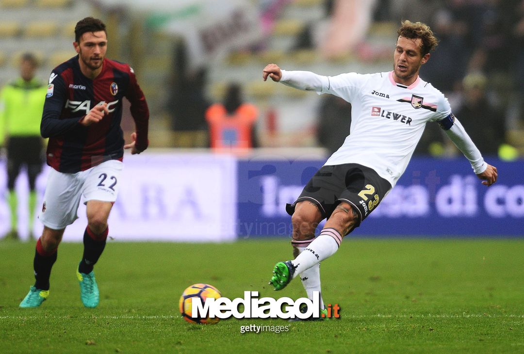  BOLOGNA, ITALY - NOVEMBER 20: Alessandro Diamanti # 23 of US Citta di Palermo in action during the Serie A match between Bologna FC and US Citta di Palermo at Stadio Renato Dall'Ara on November 20, 2016 in Bologna, Italy.  (Photo by Mario Carlini / Iguana Press/Getty Images) 