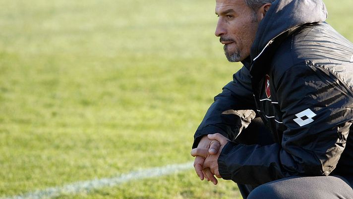 BRESCIA, ITALY - DECEMBER 07: Gianluca Atzori head coach of Reggina during the Serie B match between Brescia Calcio and Reggina Calcio at Stadio Mario Rigamonti on December 7, 2013 in Brescia, Italy.  (Photo by Maurizio Lagana/Getty Images) 