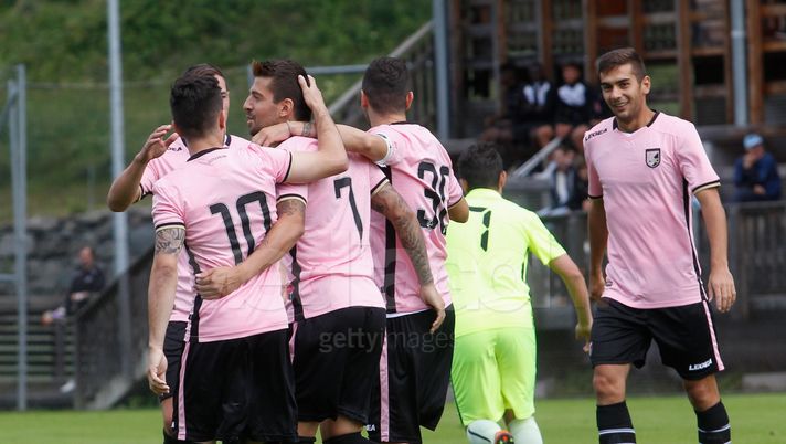 BAD KLEINKIRCHHEIM, AUSTRIA - JULY 16: Players of Palermo celebrate the opening goal during the Pre-Season Friendly matchh bewteen US Citta di Palermo and FC Bad Kleinkirchheim on July 16, 2017 in Bad Kleinkirchheim, Austria. (Photo by Maurizio Lagana/Getty Images) BAD KLEINKIRCHHEIM, AUSTRIA - JULY 16: Players of Palermo celebrate the opening goal during the Pre-Season Friendly matchh bewteen US Citta di Palermo and FC Bad Kleinkirchheim on July 16, 2017 in Bad Kleinkirchheim, Austria. (Photo by Maurizio Lagana/Getty Images)