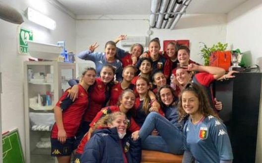 Le Under 17 del Genoa festeggiano il derby vinto contro la Samp Le Under 17 del Genoa festeggiano il derby vinto contro la Samp