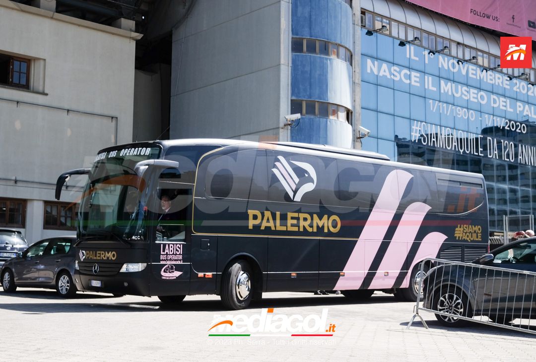 FOTO Parma-Palermo, i Rosanero in partenza dal “Renzo Barbera” (GALLERY) - immagine 44